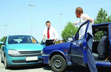 Se schimbă legea RCA. Cât poţi să ceri asiguratorului dacă întârzie plata