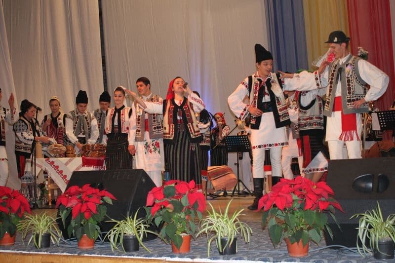 Orchestra „Mugurelul” Dorohoi și Ansamblul „Mărgineanca” răsplătite cu ropote de aplauze la Festivalul Național de Folclor