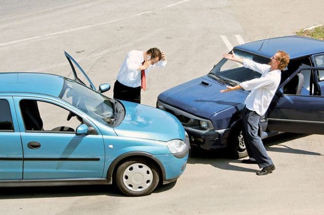 Ai fost lovit de un şofer cu RCA expirat? Iată cum poţi primi despăgubiri