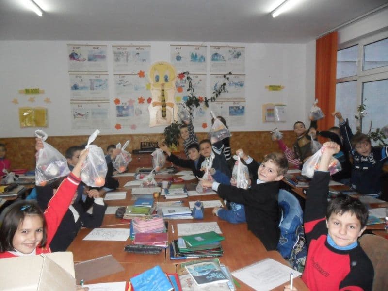 Solidaritate de Sfântul Nicolae la Şcoala ,,Mihail Sadoveanu” din Dumbrăviţa