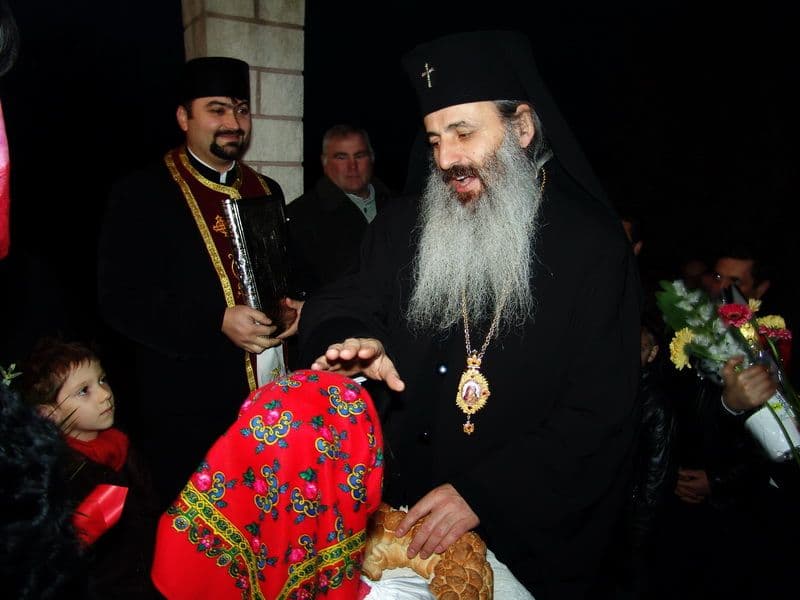 ÎPS Teofan a poposit și la parohia „Naşterea Maicii Domnului” - Satu Nou