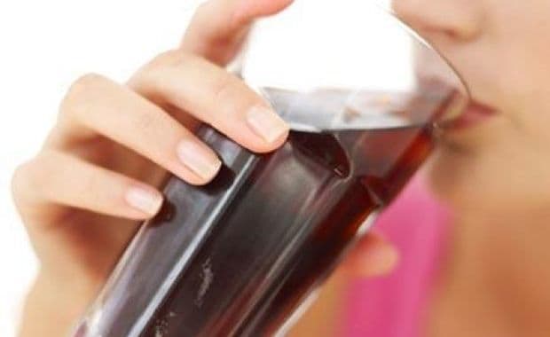 Cât trebuie să alergi pentru a consuma caloriile dintr-un pahar de Coca-Cola