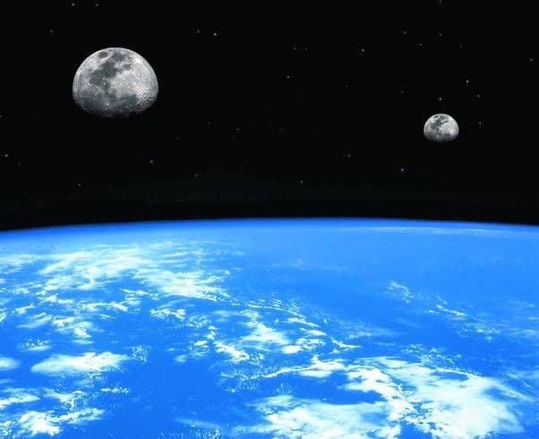 Terra are mai multe Luni!