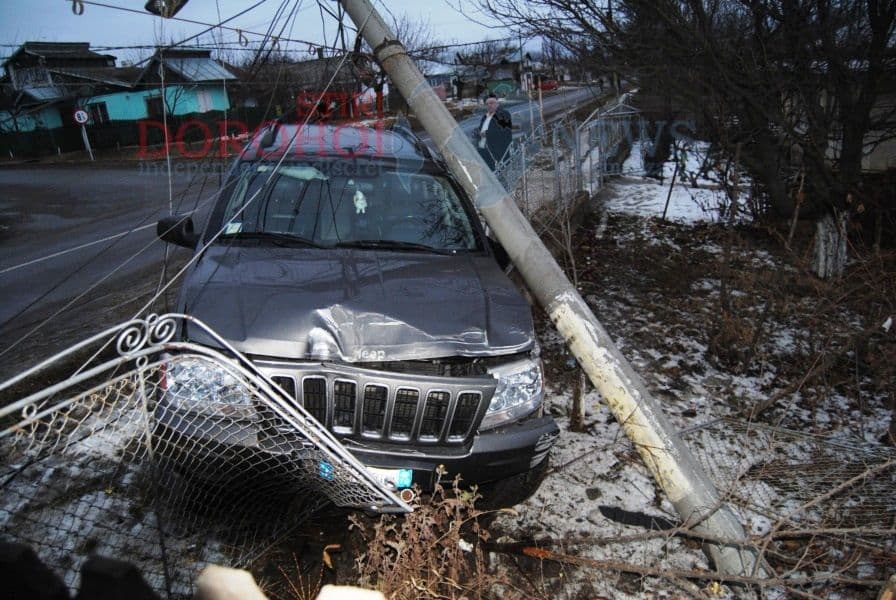 Dorohoi: Un bolid scăpat de sub control a lăsat fără curent electric aproximativ 50 de familii din zona Trestiana