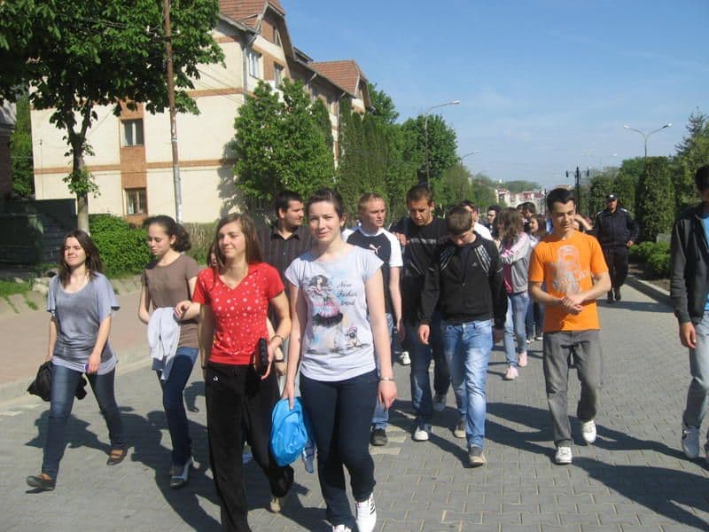 Noi iubim viata (3)