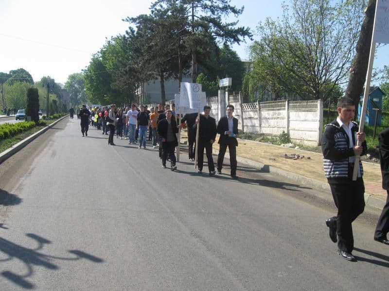 Noi iubim viata (5)