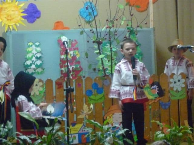 Dorohoi  Copiii în „Lumea teatrului” (4)