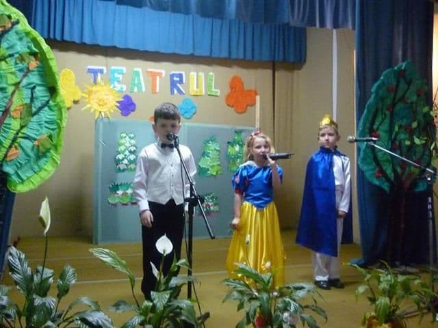 Dorohoi  Copiii în „Lumea teatrului” (5)