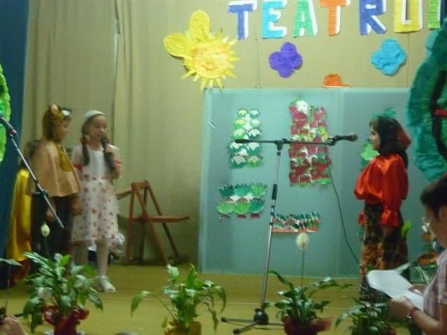 Dorohoi  Copiii în „Lumea teatrului” (8)