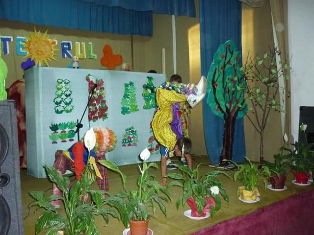 Dorohoi  Copiii în „Lumea teatrului” (13)