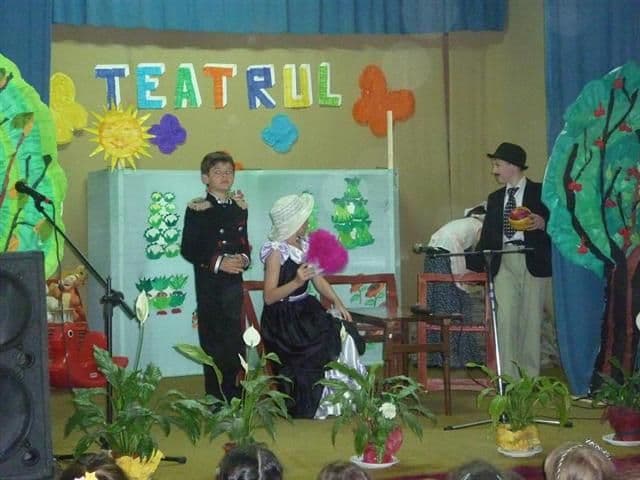 Dorohoi  Copiii în „Lumea teatrului” (16)