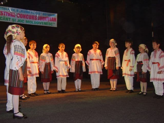 cola Nr.7 Dorohoi  Cant si joc moldovenesc (2)