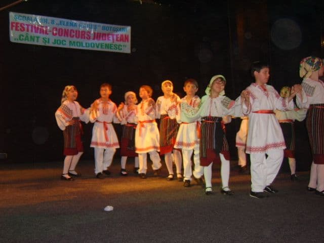 cola Nr.7 Dorohoi  Cant si joc moldovenesc (5)