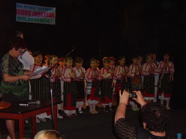 cola Nr.7 Dorohoi  Cant si joc moldovenesc (6)