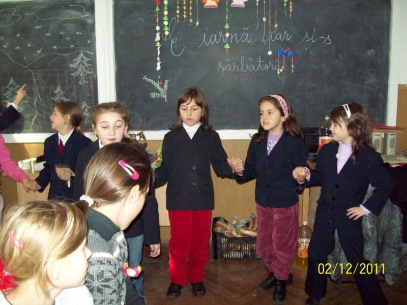 COPILĂRIA, O LUME DE BASM_Sc.Nr5 & SC.Nr4_Dorohoi_13