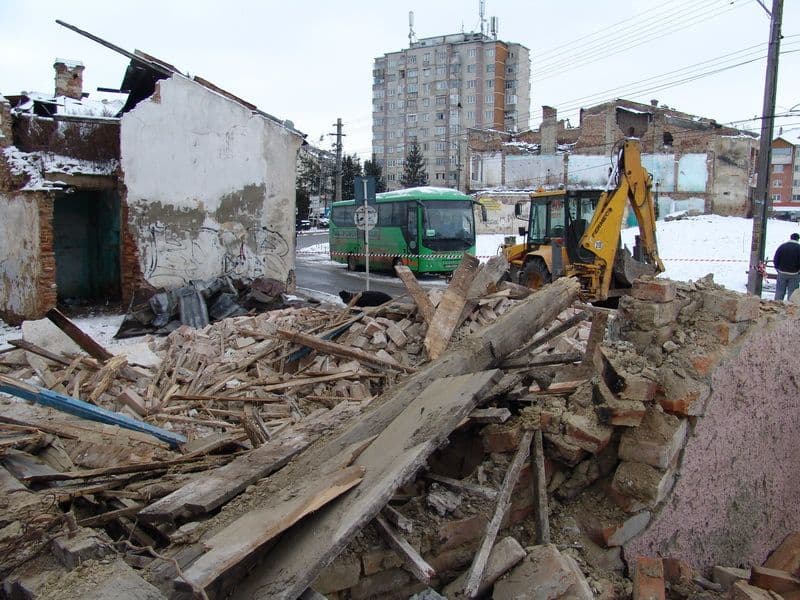 Etapa a doua a demolarii 003