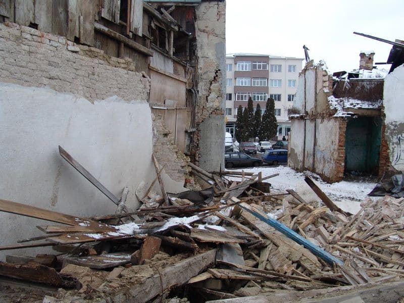 Etapa a doua a demolarii 004