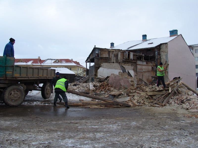 Etapa a doua a demolarii 008