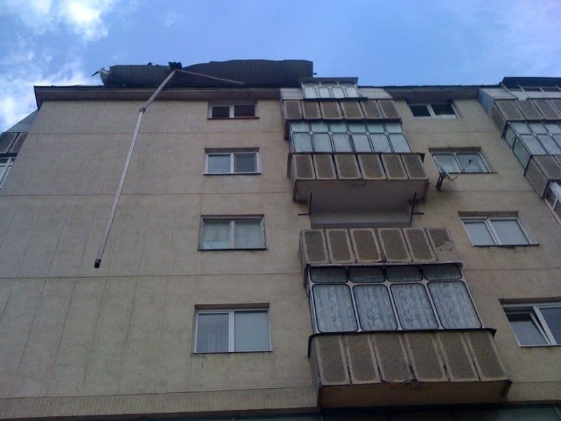 Acoperiș luat de vânt (2)
