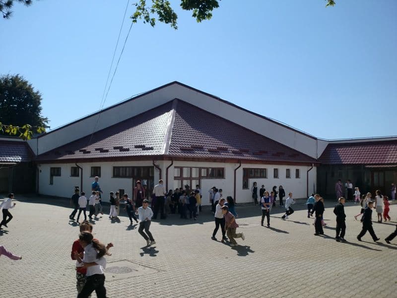 Scoala refacuta