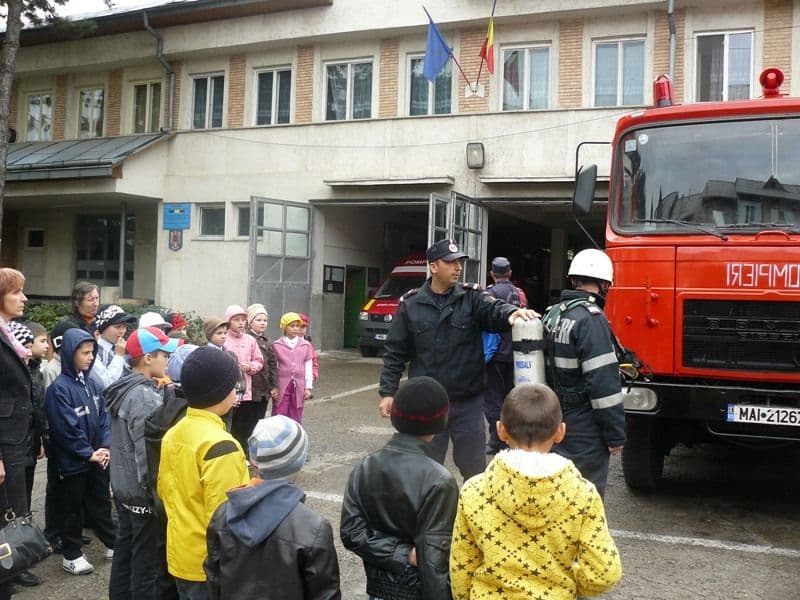 pompieri si elevi Dorohoi (3)