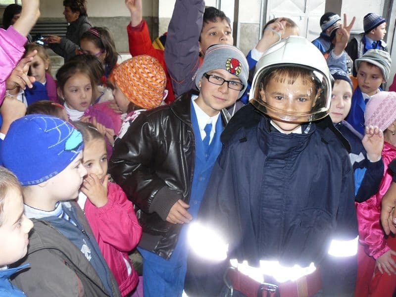 pompieri si elevi Dorohoi (7)