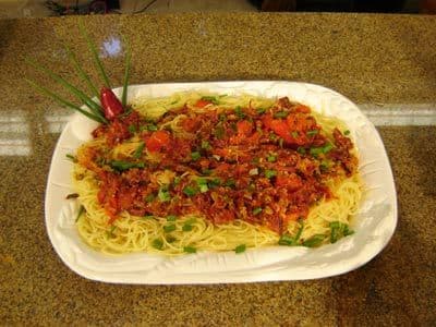 Spagheti cu sos