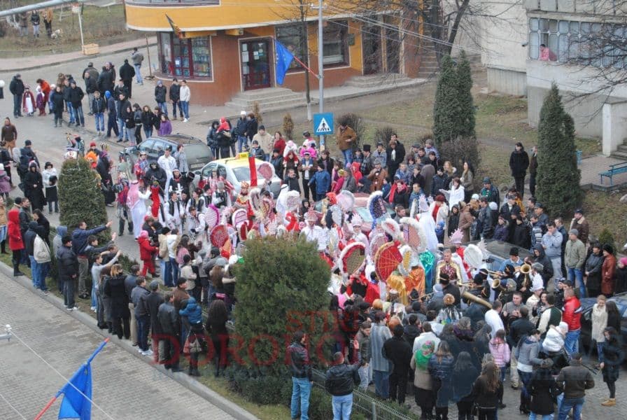 Banda Plevna oferă spectacol dorohoienilor și în prima zi a anului 2012: VIDEO – FOTO