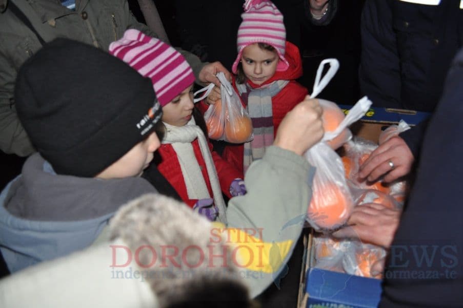500 kg portocale şi 200 colaci pentru dorohoieni - FOTO