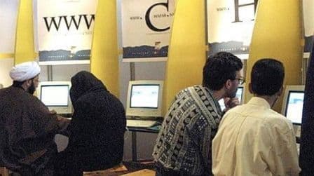Iranul închide internetul. Teheranul vrea să renunţe la „www-ul corupt şi ne-islamic” şi construieşte un INTRANET