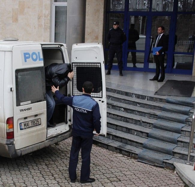 Şeful postului de poliţie Dersca mutat din comuna unde lua mită