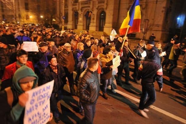 Românii au ieşit astăzi din nou în stradă 