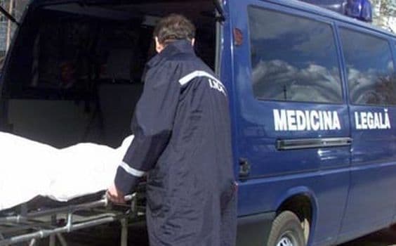 Corpul unui bărbat de 61 de ani, găsit într-un şanţ
