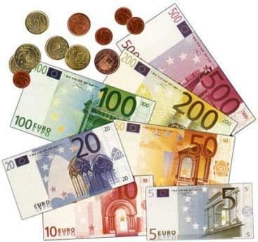 Românii din străinătate trimit din ce în ce mai puţini bani. Se închide robinetul?