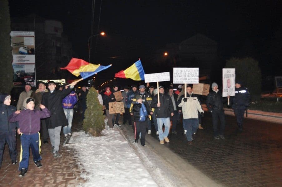 A patra zi de proteste la Dorohoi [VIDEO/FOTO]. „Vă rugăm să ne scuzaţi, nu producem cât furaţi!”