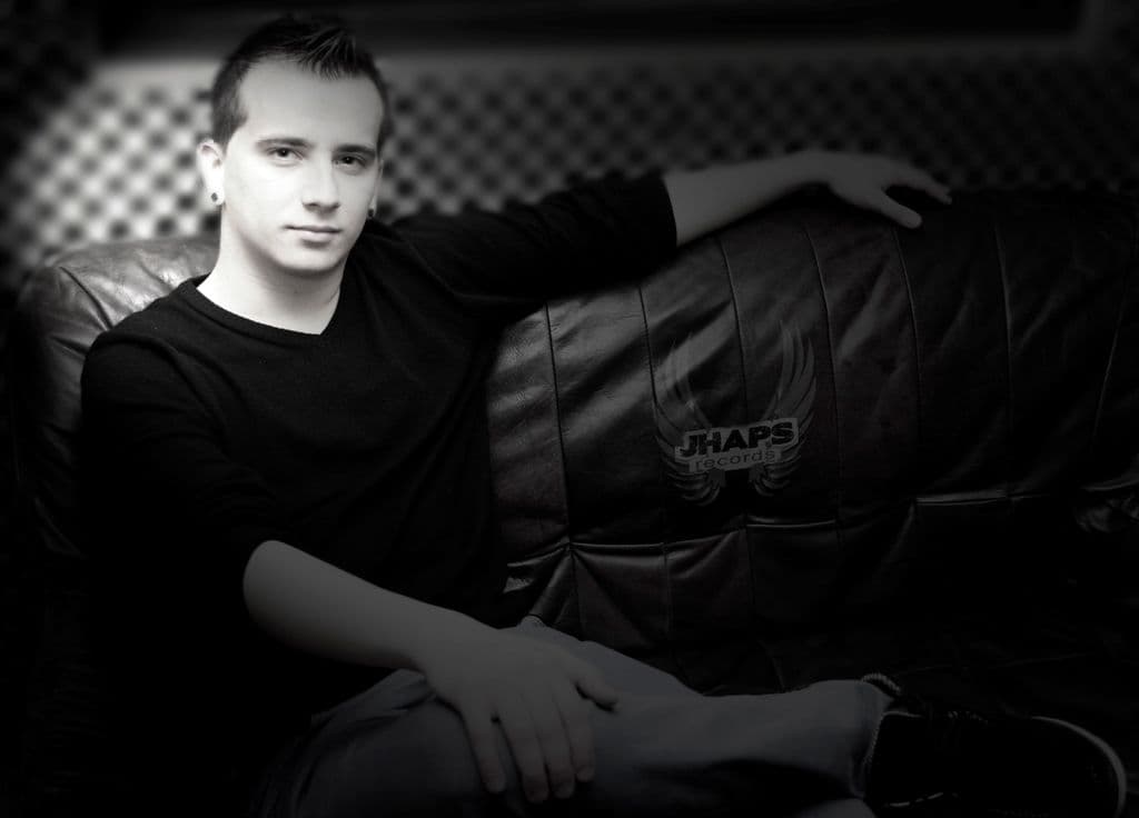 Aiden Rey, fondatorul formaţiei DeepSystem îşi  lansează proiectul solo - VIDEO