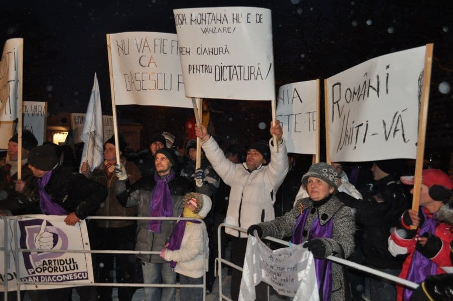 Proteste în zăpadă la Dorohoi [VIDEO/FOTO]: Miting antiguvernamental organizat de PPDD