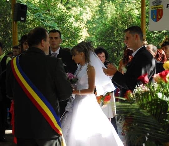 Căsătoriile în aer liber vor fi posibile și în România