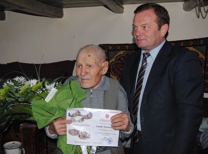 Centenar din Dorohoi sărbătorit de rude şi autorităţi - FOTO