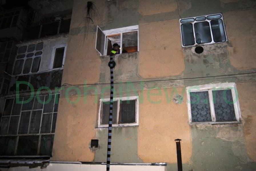 Accident sau tentativă de suicid? Un dorohoian a căzut de la etajul doi 