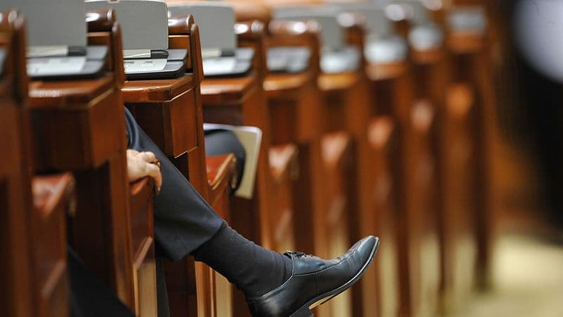 Vezi câţi politicieni vor avea de suferit din cauza recensământului. Scade numărul de parlamentari