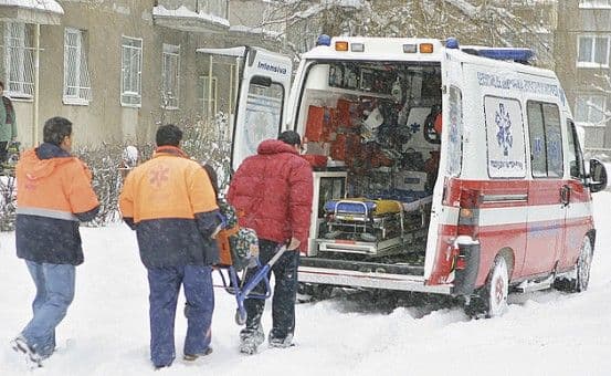 Botoşăneni care au nevoie de dializă, transportaţi preventiv la spital