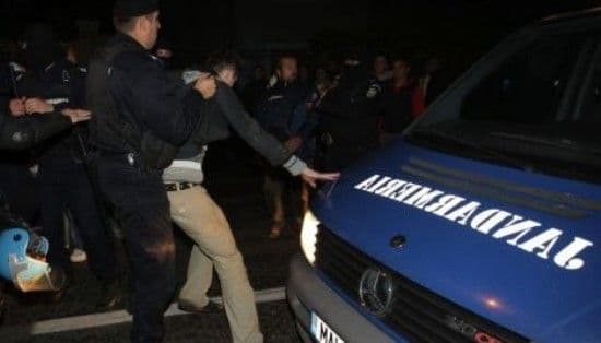 A făcut un scandal pentru că nu a mai fost servit de către barman