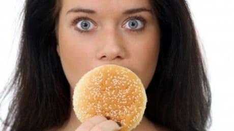 SURPRIZĂ: Alimentul consumat zilnic care conţine mai multă sare ascunsă decât chipsurile