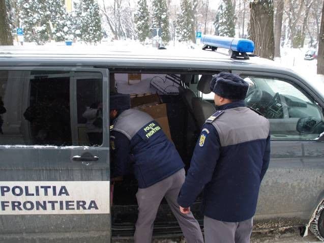 Poliţiştii de frontieră botoşăneni alături de sinistraţi