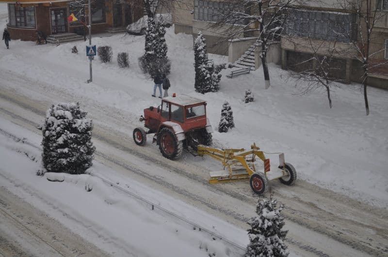 Dorohoi: Autorităţile locale continuă acţiunile de deszăpezire a oraşului