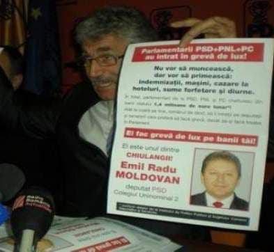 PSD: Demersul PDL de a împărţi afişe cu aleşii chiulangii e vădit disperat