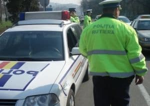 Autoturism cu serie de caroserie falsă, depistat de poliţişti