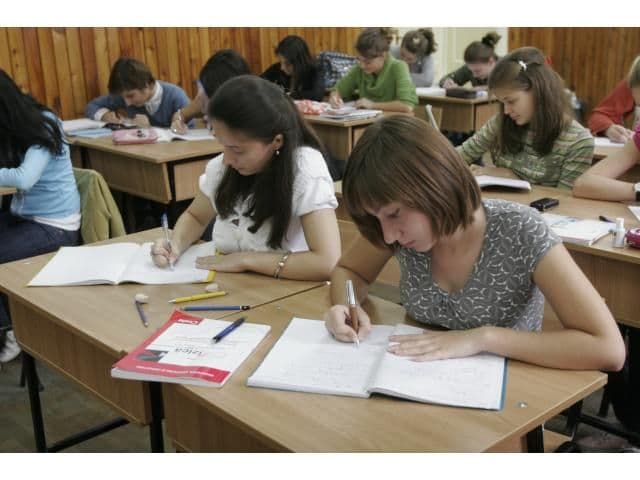 Elevii din România ar putea avea din toamnă o nouă materie la școală