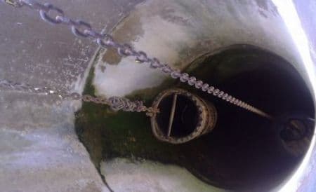 Incredibil. Apa rece ca gheaţa a unei fântâni din Buzău s-a transformat în apă clocotită în plină iarnă. Nimeni nu are explicaţia